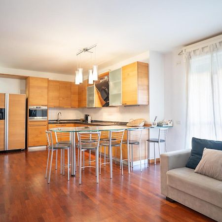 Large Well-Equipped Appartement Near Como Lake Лекко Екстер'єр фото