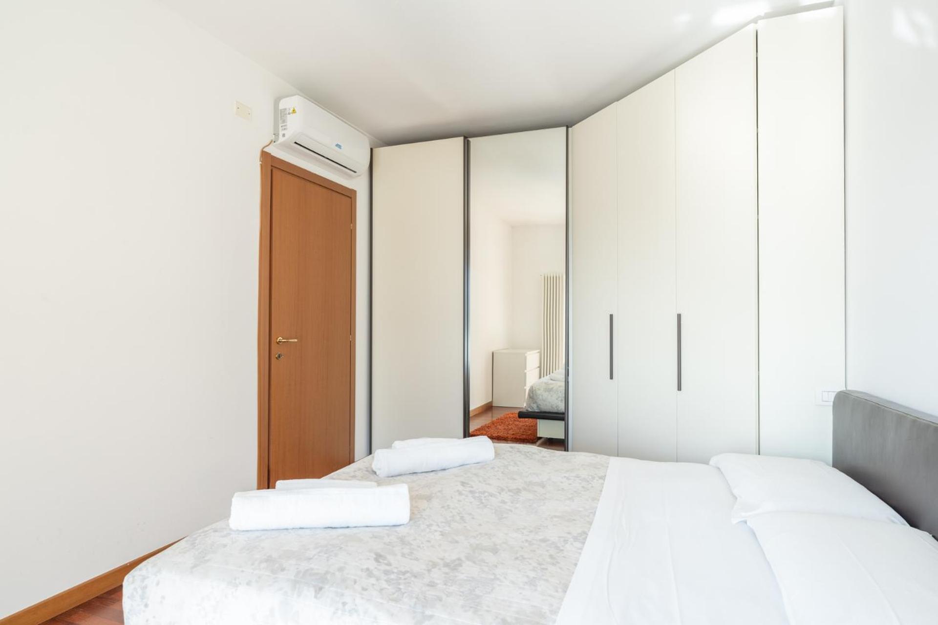 Large Well-Equipped Appartement Near Como Lake Лекко Екстер'єр фото